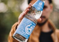 Beber agua embotellada no reduce la exposición a los contaminantes